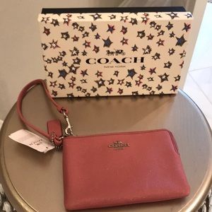 NWT Coach pink metallic wristlet! 💕❤️💕❤️